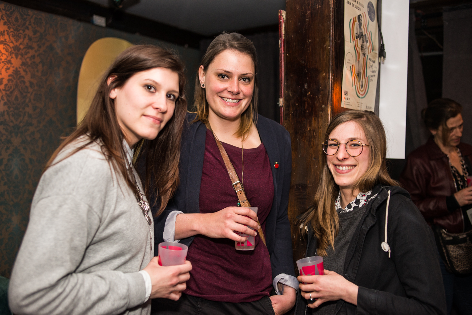 Hot-dogs et cocktails lancent la saison du Piknic Électronik au Bleury-Bar à Vinyle