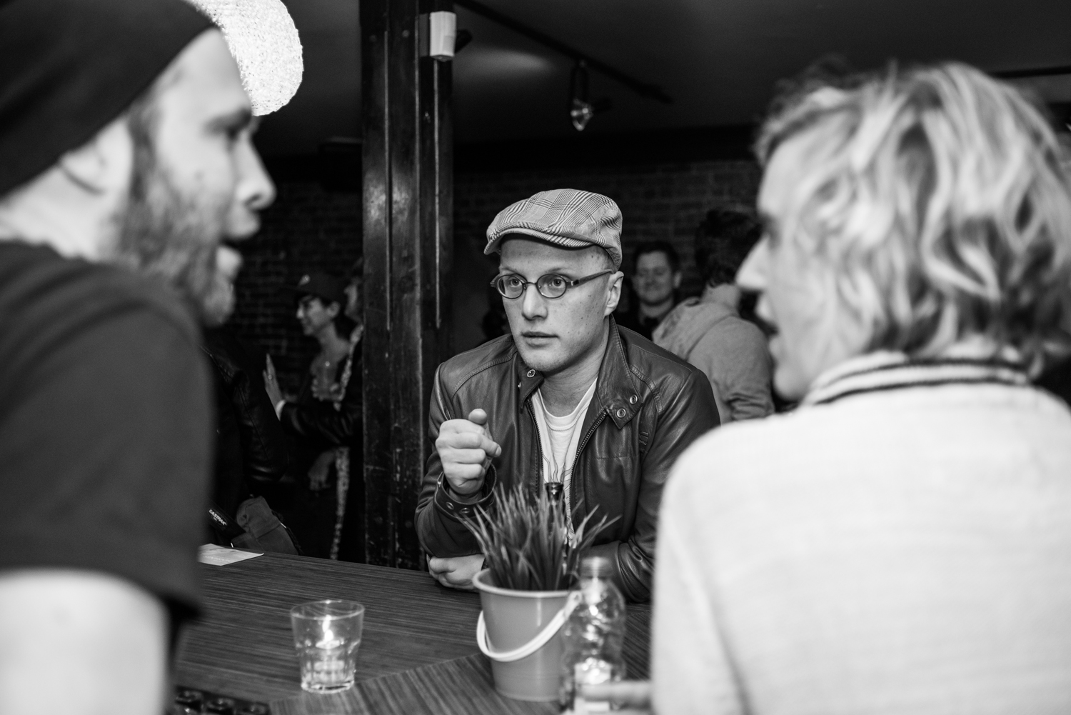 Hot-dogs et cocktails lancent la saison du Piknic Électronik au Bleury-Bar à Vinyle