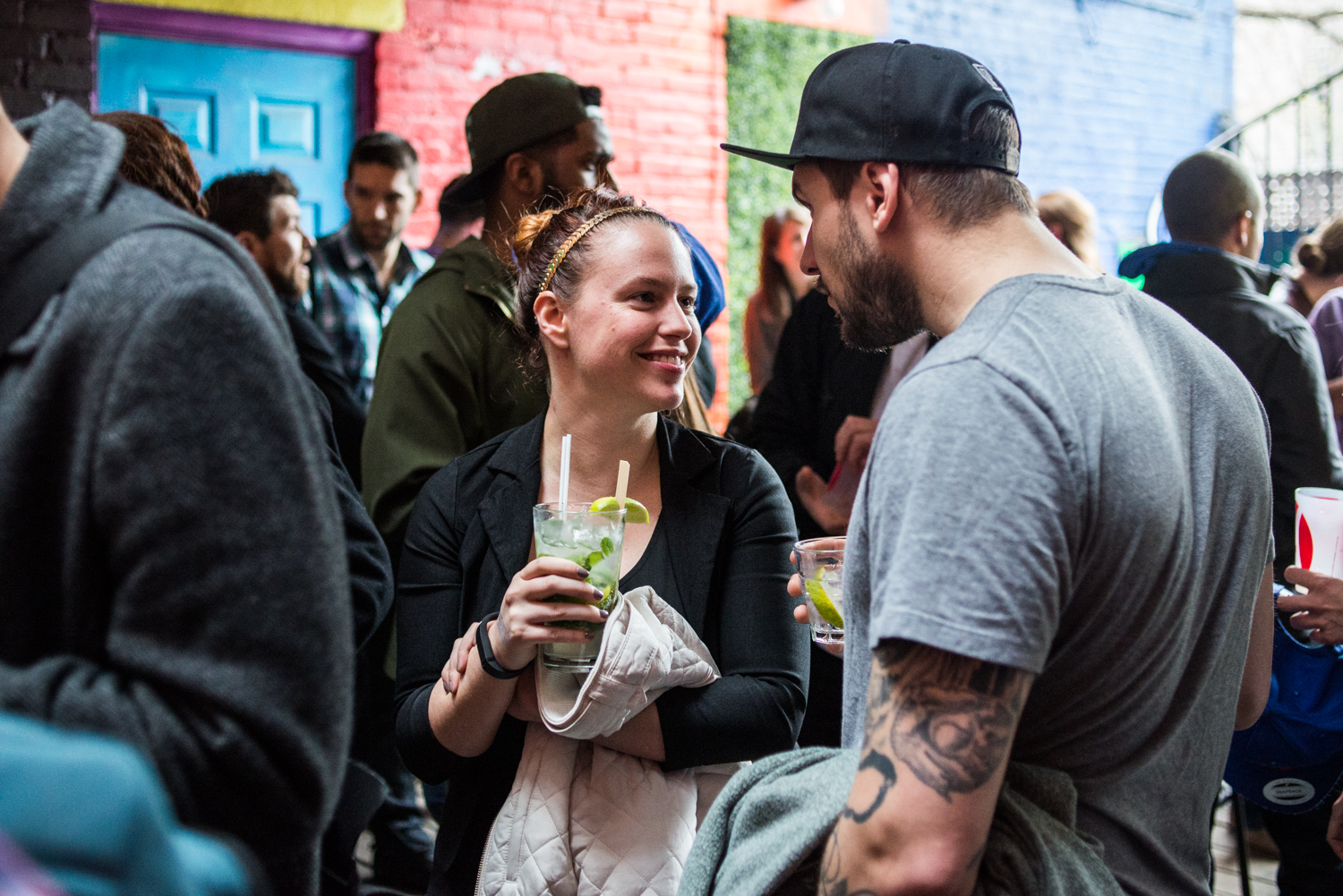 Hot-dogs et cocktails lancent la saison du Piknic Électronik au Bleury-Bar à Vinyle