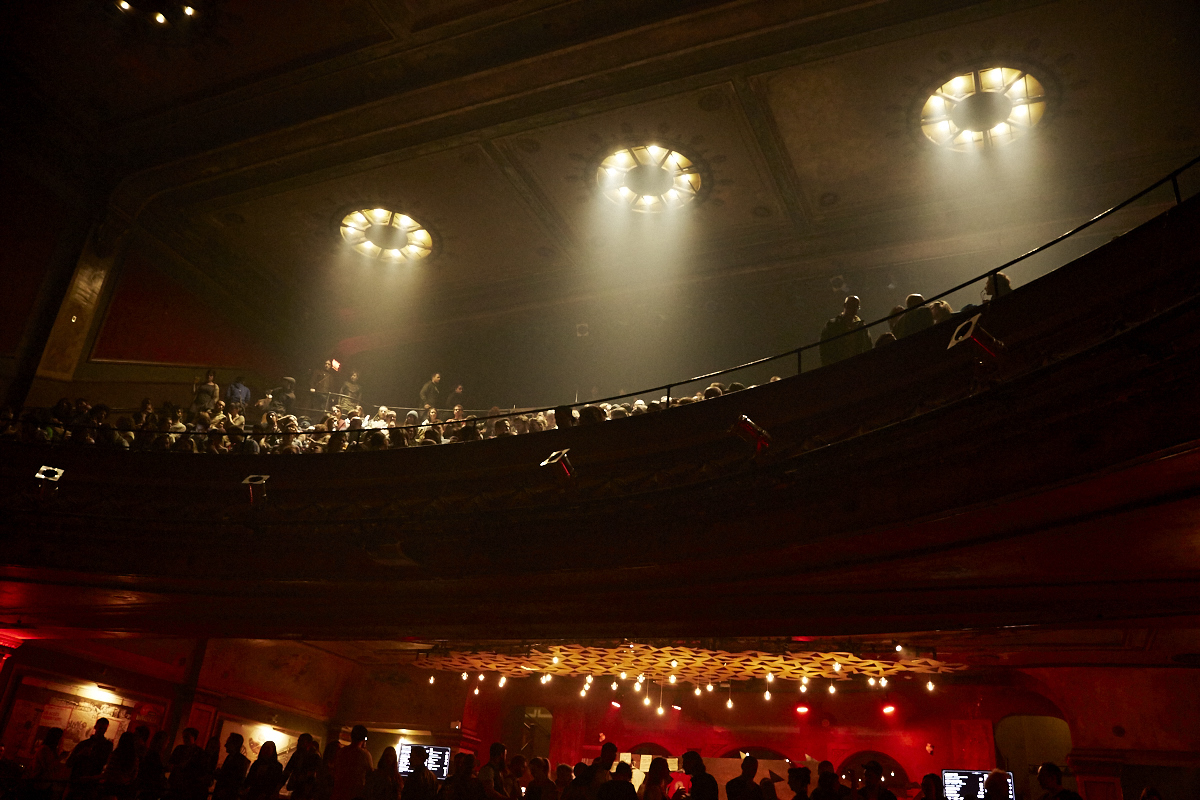 José Gonzalez offre un show très intime à guichets fermés et charme les Montréalais au Théâtre Corona