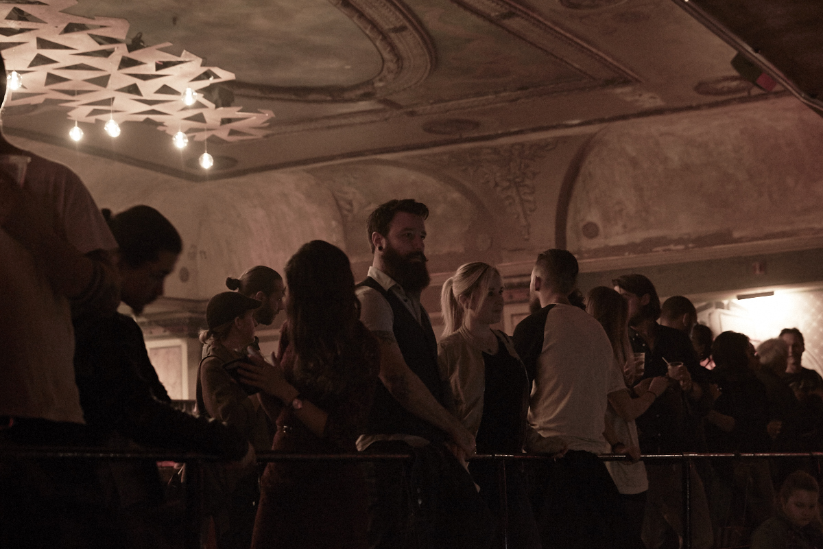 José Gonzalez offre un show très intime à guichets fermés et charme les Montréalais au Théâtre Corona