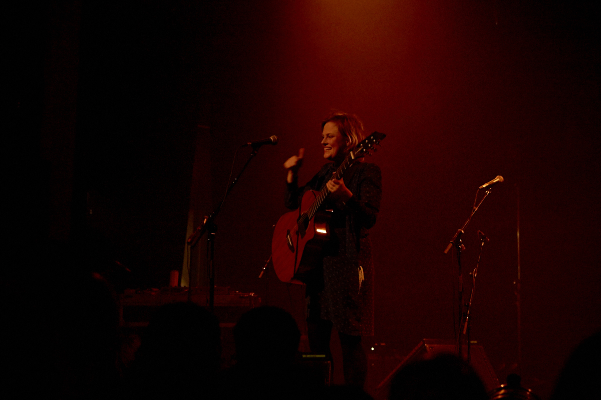 José Gonzalez offre un show très intime à guichets fermés et charme les Montréalais au Théâtre Corona