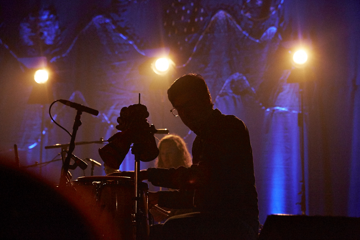 José Gonzalez offre un show très intime à guichets fermés et charme les Montréalais au Théâtre Corona