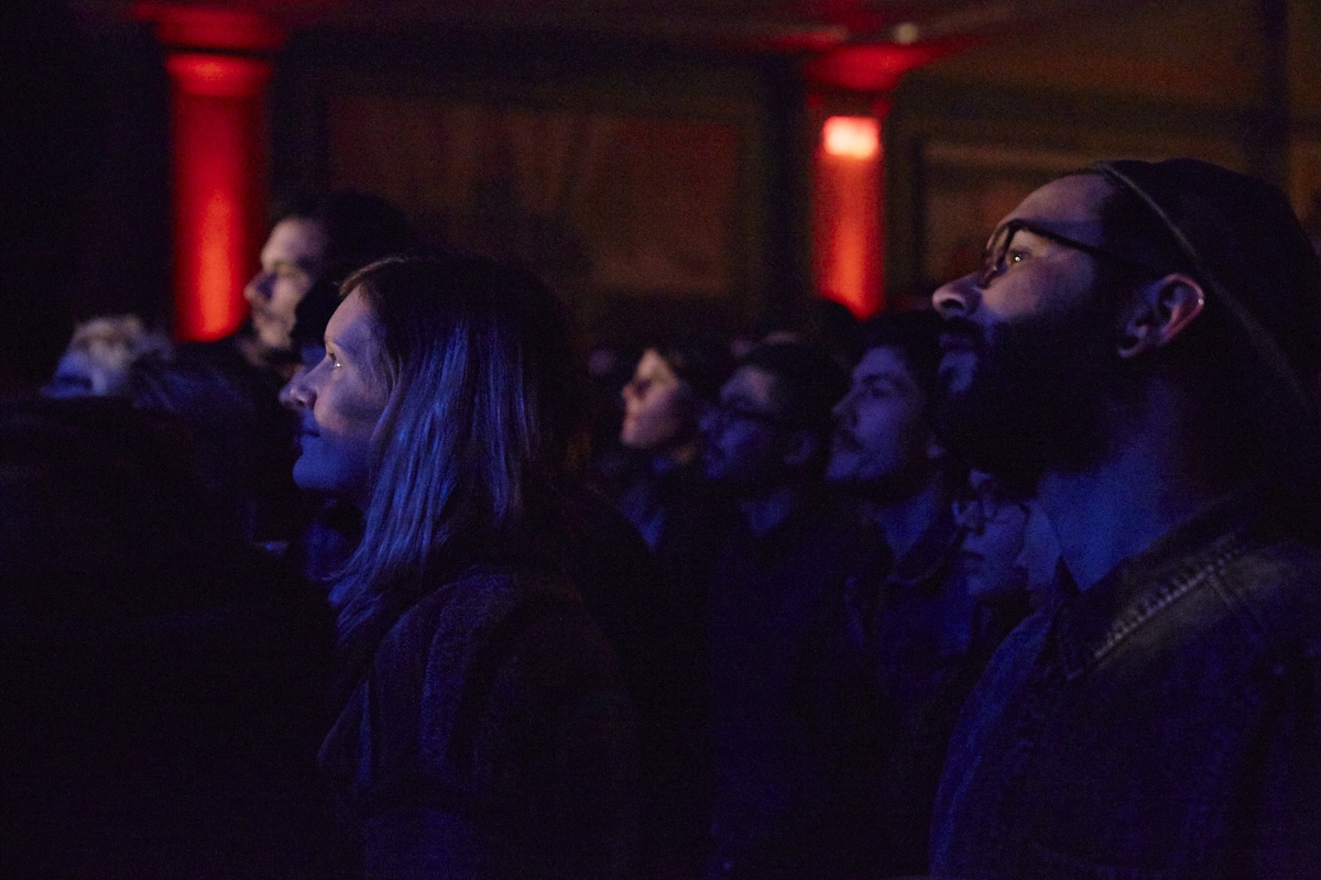 José Gonzalez offre un show très intime à guichets fermés et charme les Montréalais au Théâtre Corona