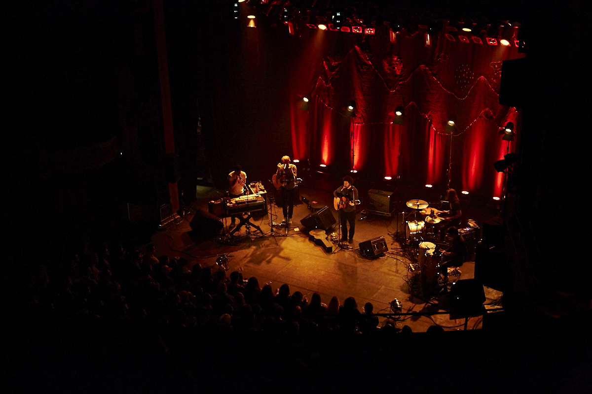 José Gonzalez offre un show très intime à guichets fermés et charme les Montréalais au Théâtre Corona