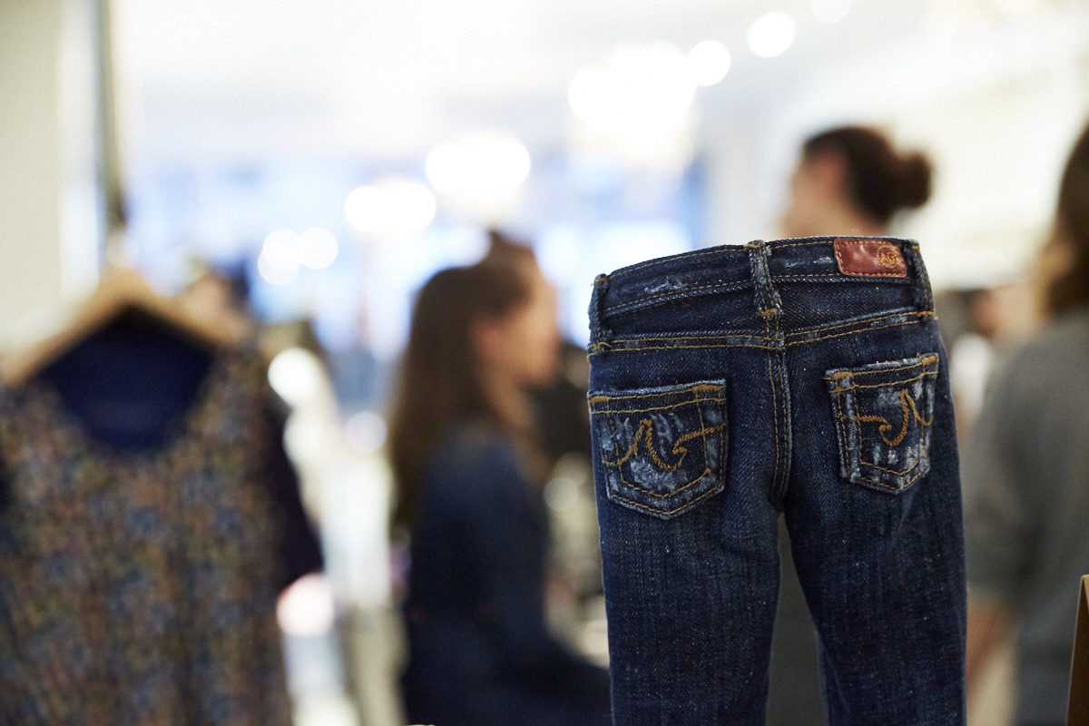 Alexa Chung pour AG Jeans s'invite chez Billie boutique et les filles capotent!