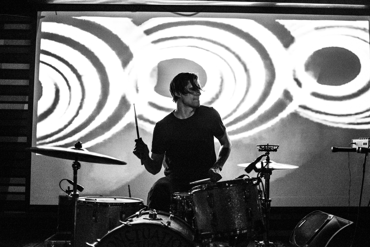 Le groupe Ponctuation offre un lancement weirdo pour son deuxième album