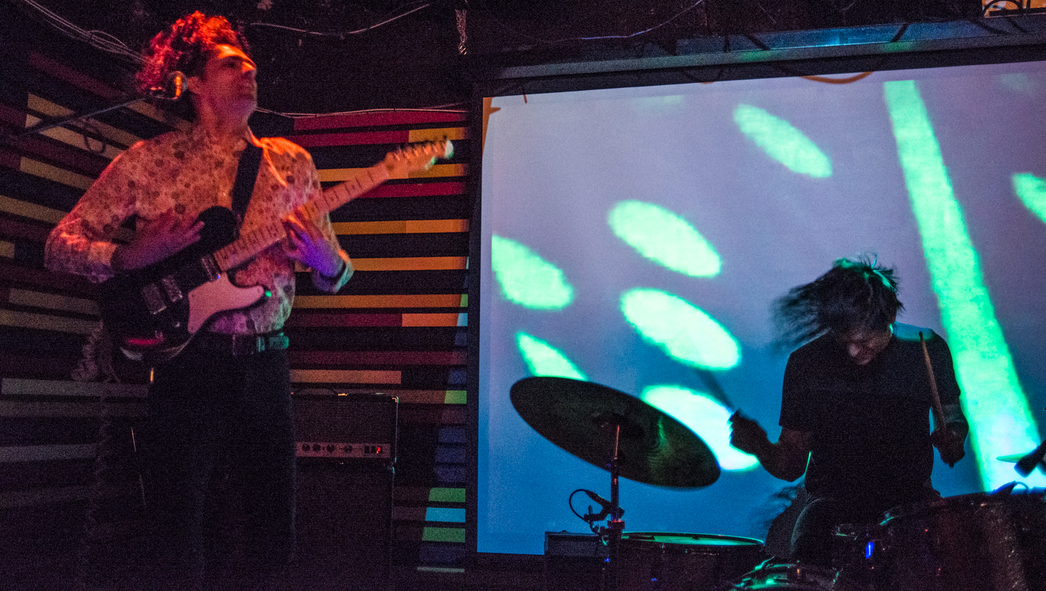 Le groupe Ponctuation offre un lancement weirdo pour son deuxième album