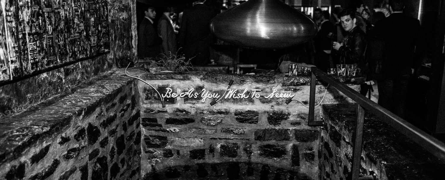 Genre de weird soirée pour les invités du Hendrick's Gin à l'Auberge Saint-Gabriel