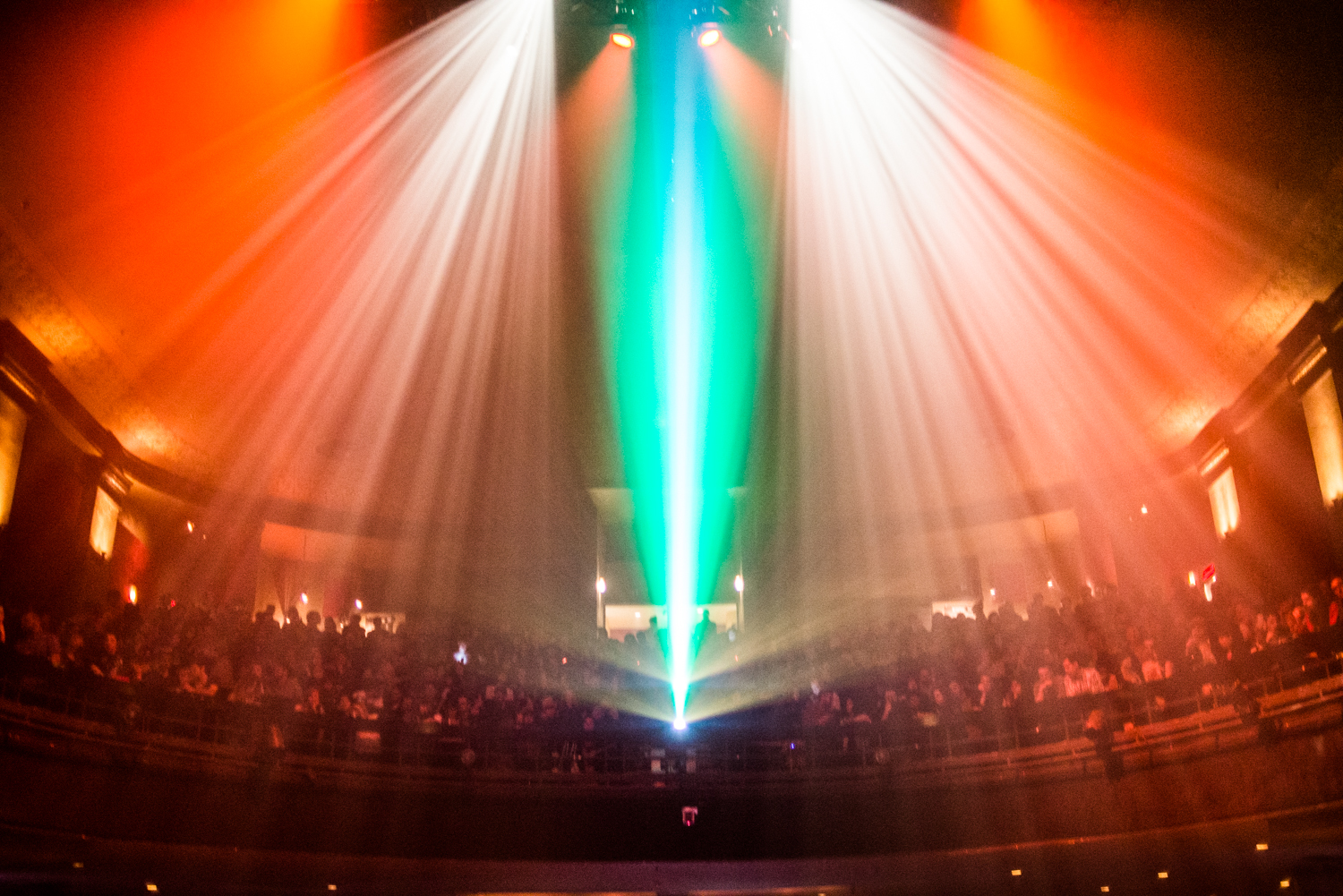 Tame Impala illumine la scène du Métropolis pour son show complètement cray