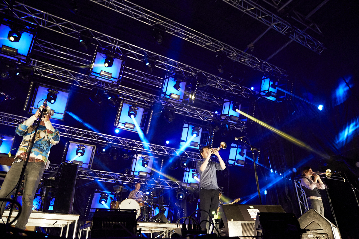 Le groupe Beirut offre un spectacle d'ouverture grandiose au Festival de Jazz de Montréal