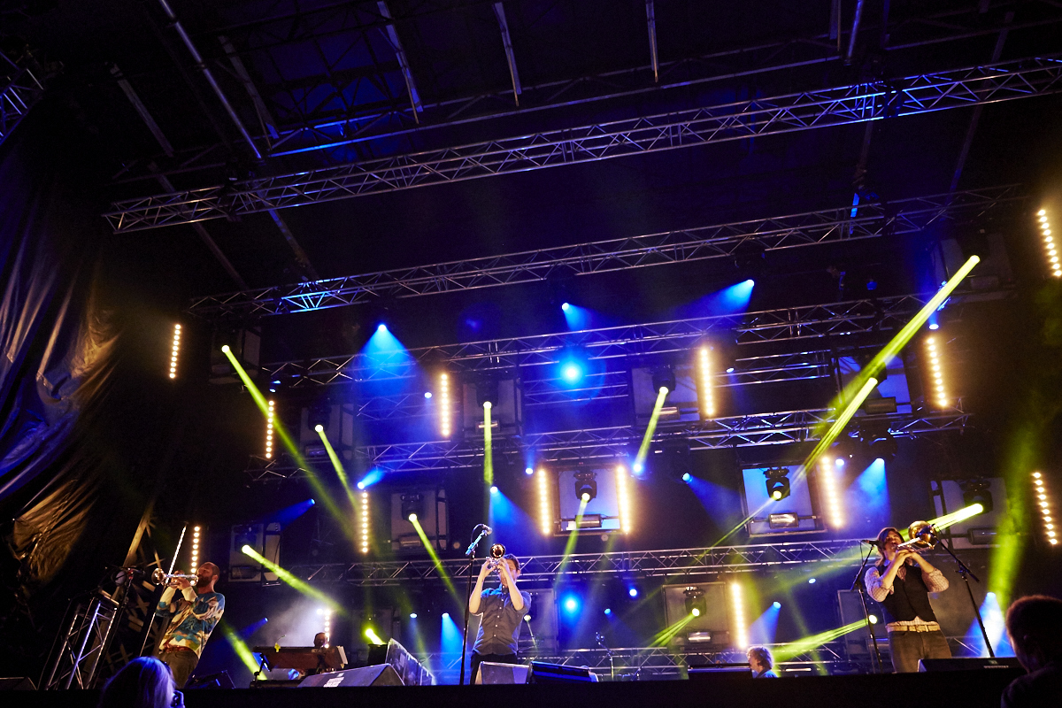 Le groupe Beirut offre un spectacle d'ouverture grandiose au Festival de Jazz de Montréal