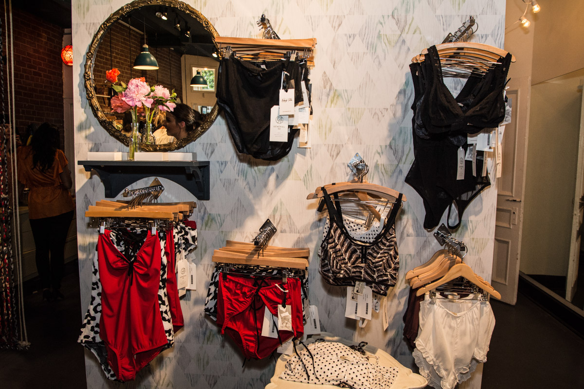 Garden Party à la boutique Général 54 pour célébrer l'arrivée de jolie lingerie et de parfums enivrants!