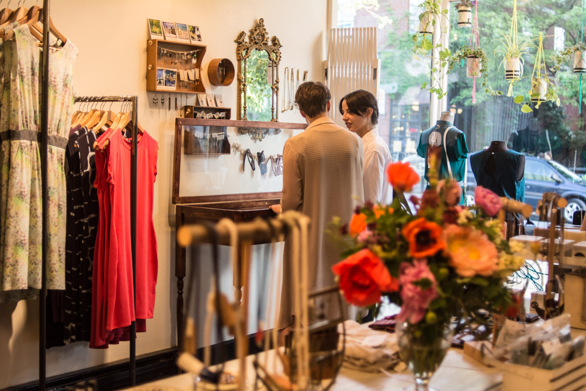 Garden Party à la boutique Général 54 pour célébrer l'arrivée de jolie lingerie et de parfums enivrants!