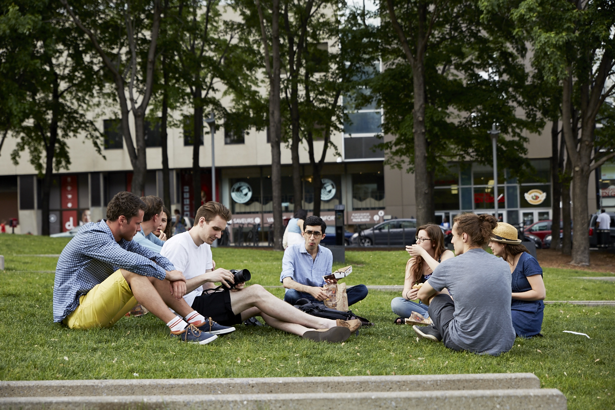 KROY de Milk & Bone séduit la foule des Jardins Gamelin dans le cadre de l'OFFTA