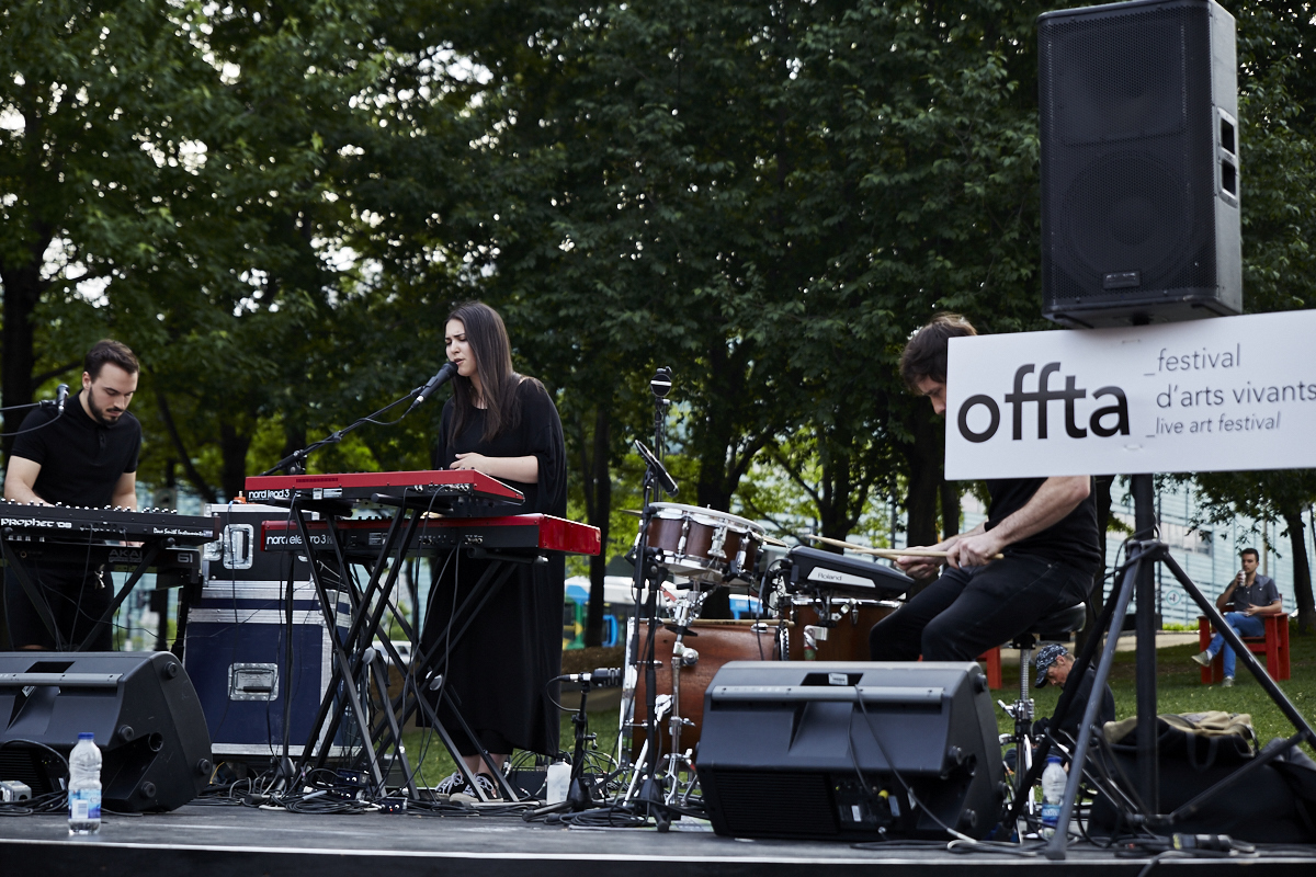 KROY de Milk & Bone séduit la foule des Jardins Gamelin dans le cadre de l'OFFTA