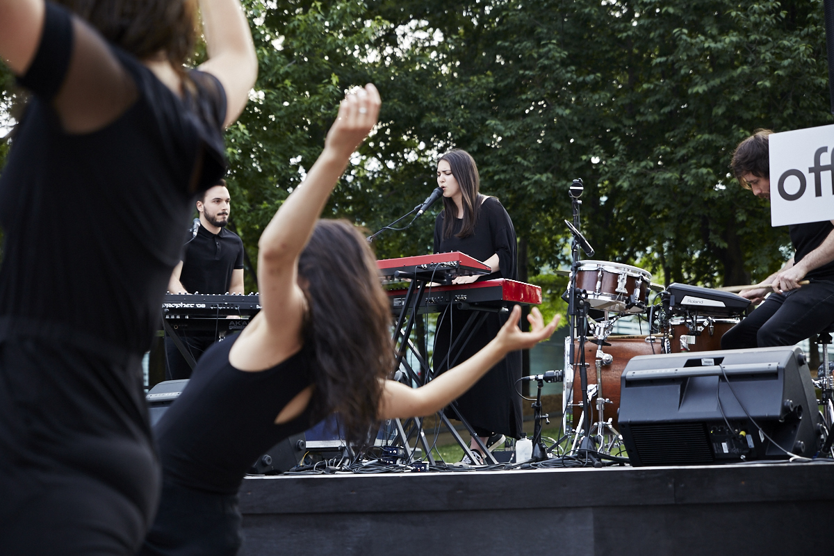 KROY de Milk & Bone séduit la foule des Jardins Gamelin dans le cadre de l'OFFTA