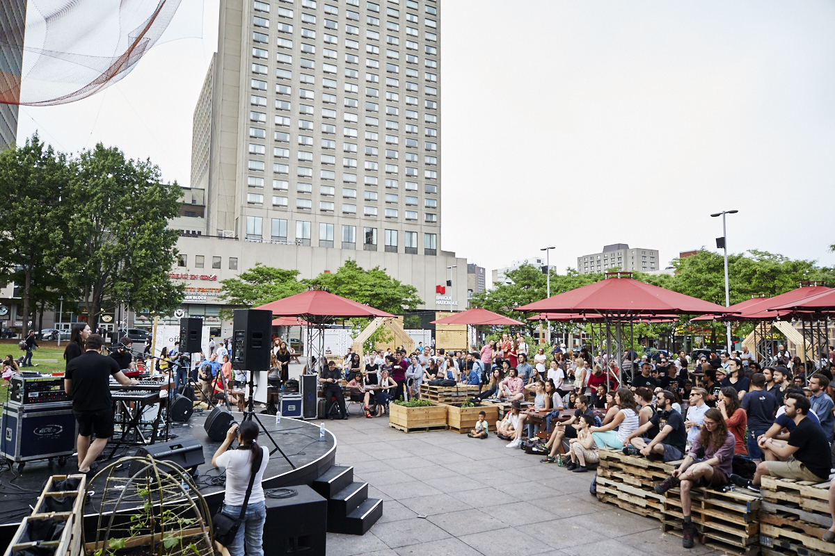 KROY de Milk & Bone séduit la foule des Jardins Gamelin dans le cadre de l'OFFTA