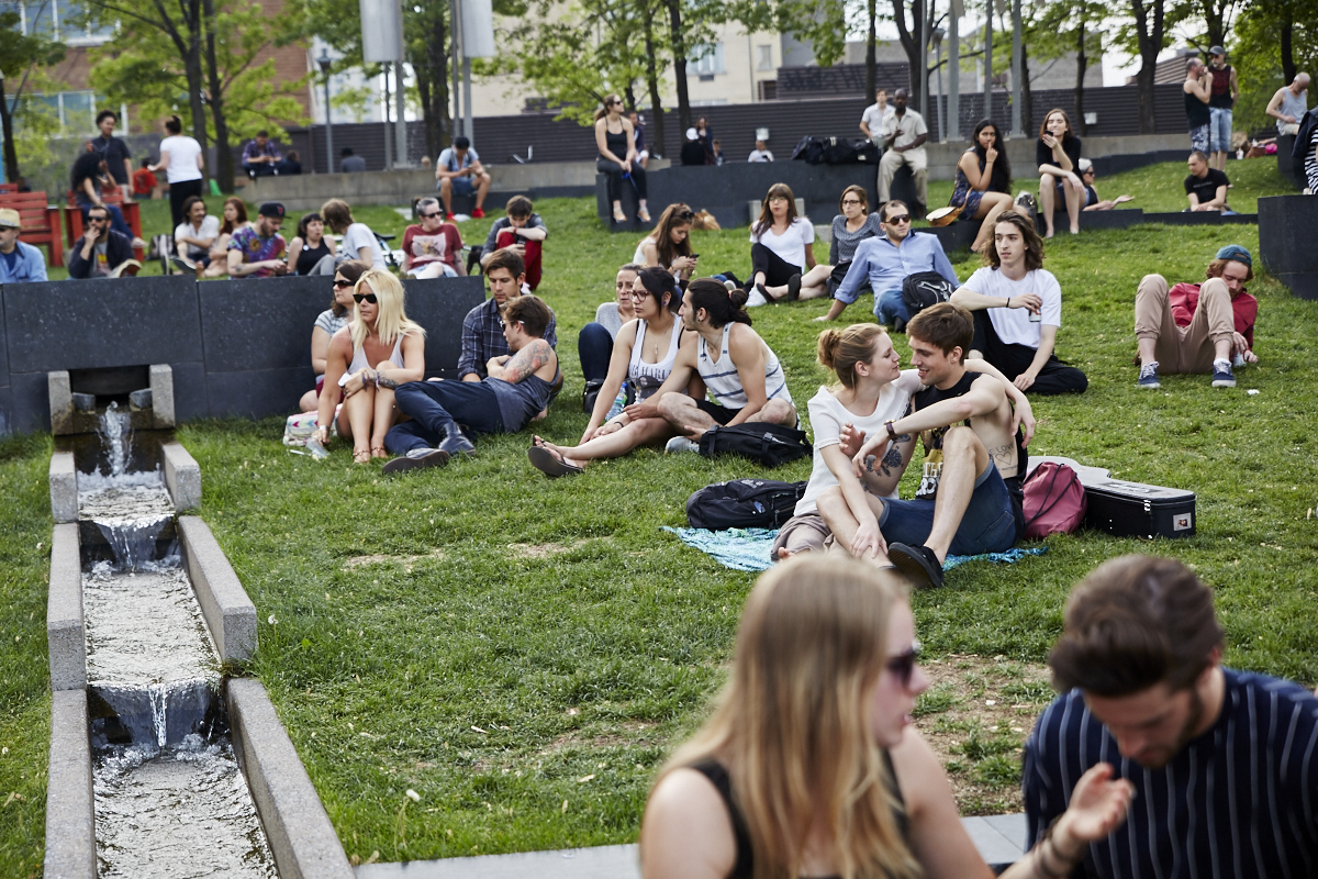 KROY de Milk & Bone séduit la foule des Jardins Gamelin dans le cadre de l'OFFTA