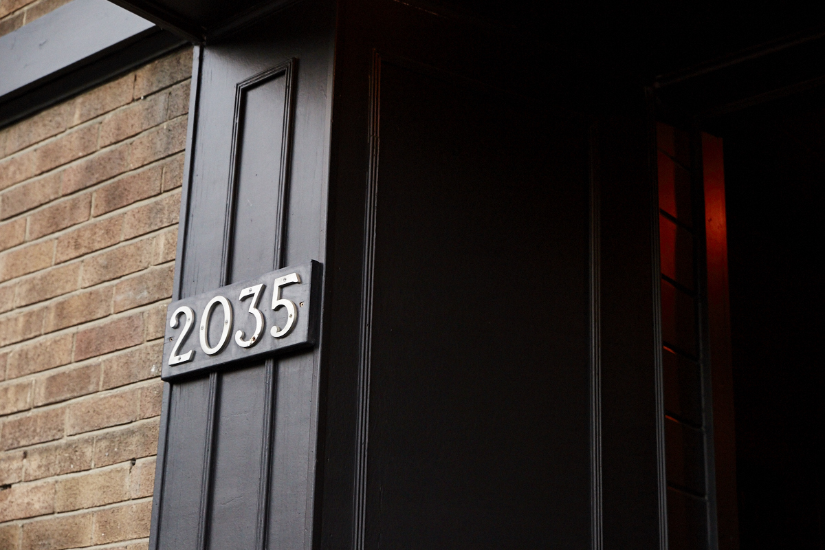 Le bar Chez Dallaire ouvre ses portes dans Pointe St-Charles, juste à temps pour la Saint-Jean!