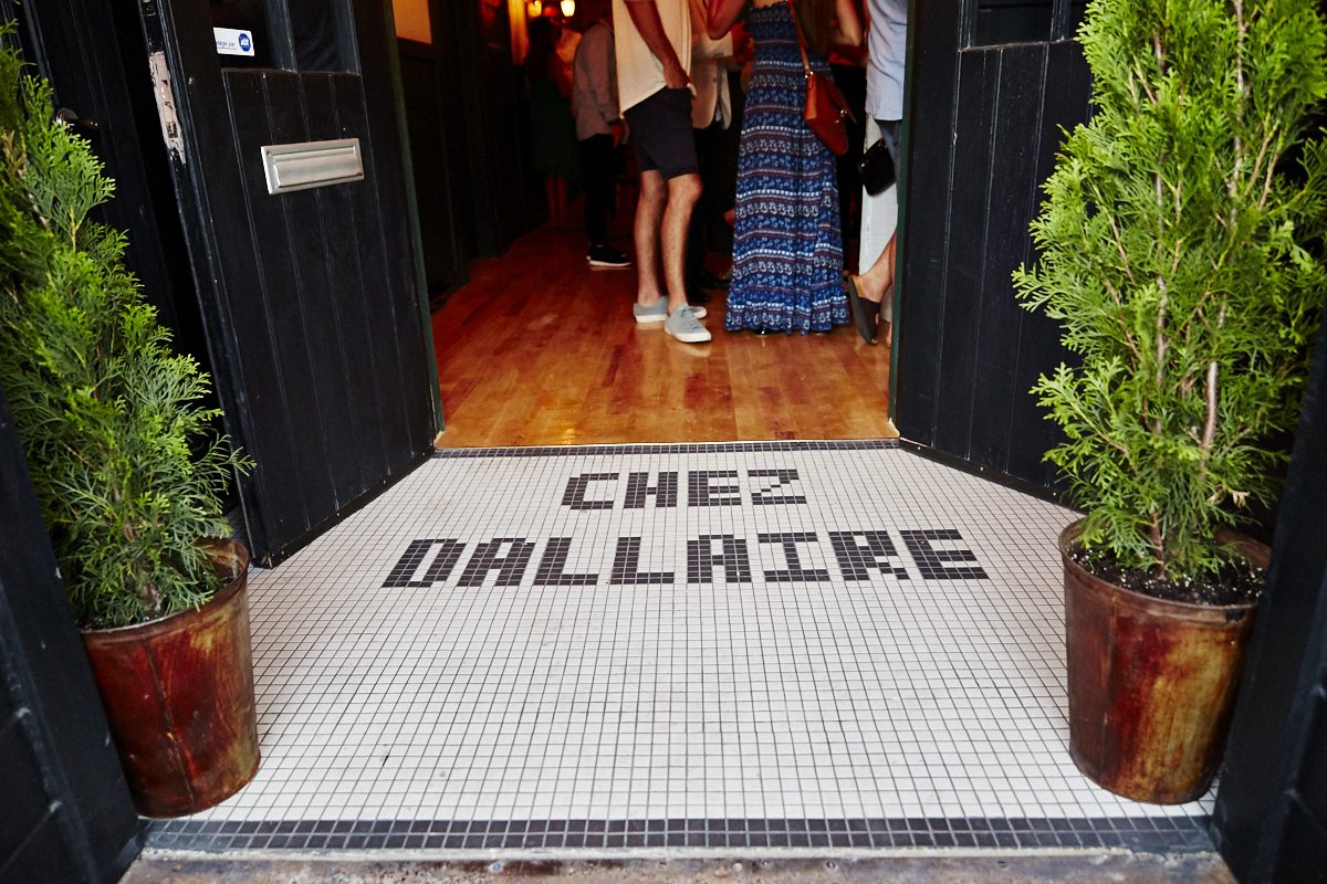 Le bar Chez Dallaire ouvre ses portes dans Pointe St-Charles, juste à temps pour la Saint-Jean!