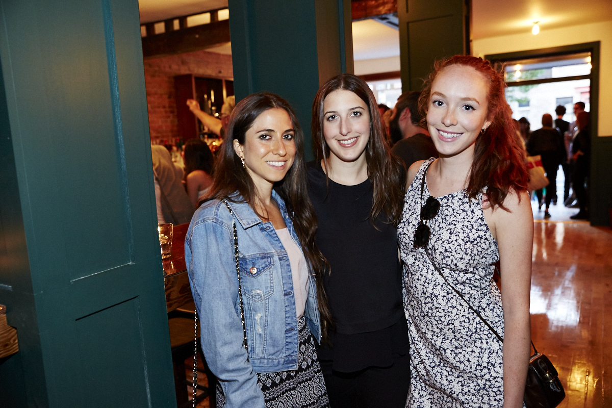 Le bar Chez Dallaire ouvre ses portes dans Pointe St-Charles, juste à temps pour la Saint-Jean!