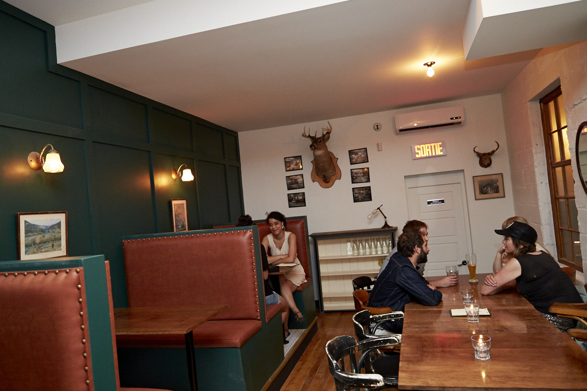 Le bar Chez Dallaire ouvre ses portes dans Pointe St-Charles, juste à temps pour la Saint-Jean!
