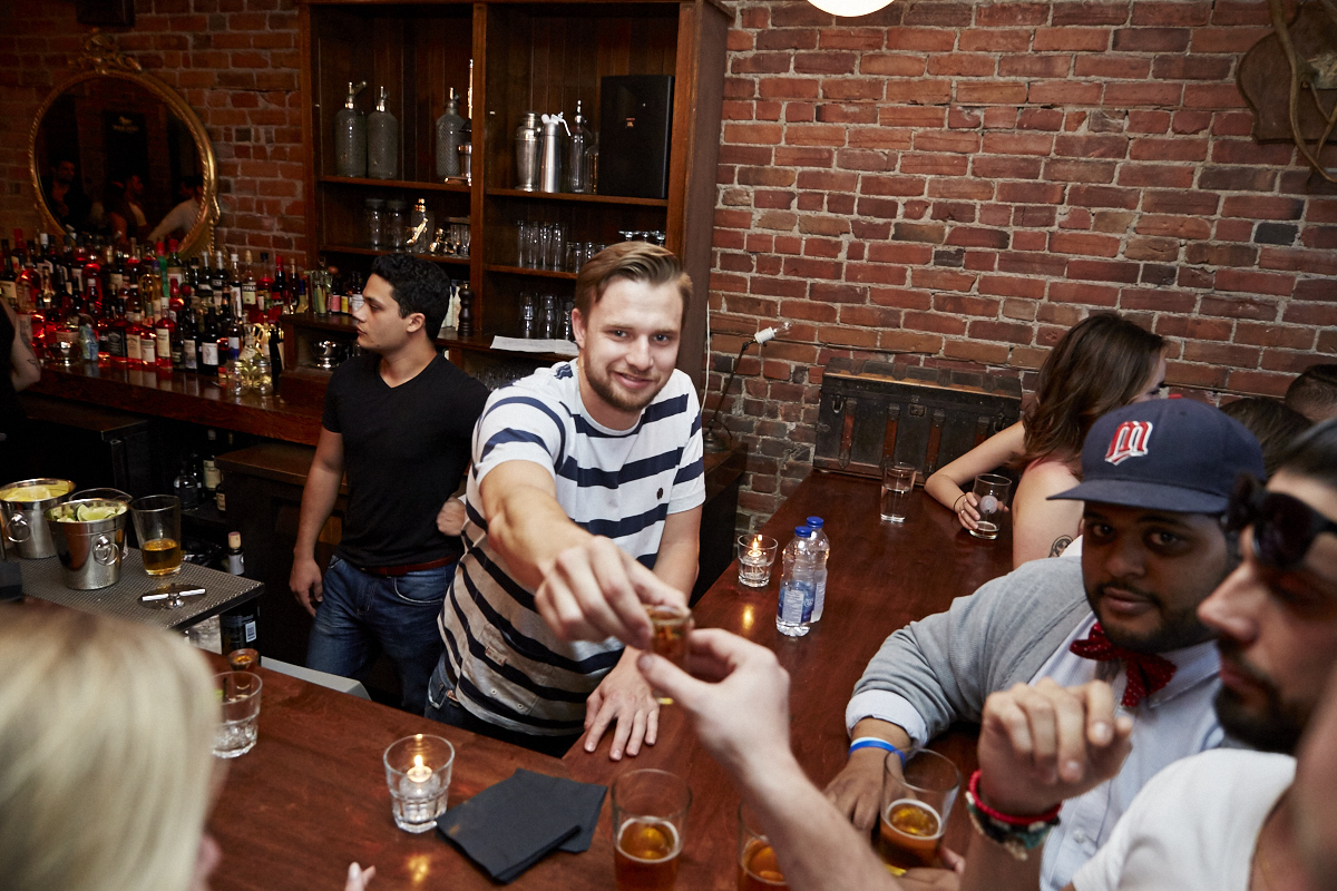 Le bar Chez Dallaire ouvre ses portes dans Pointe St-Charles, juste à temps pour la Saint-Jean!