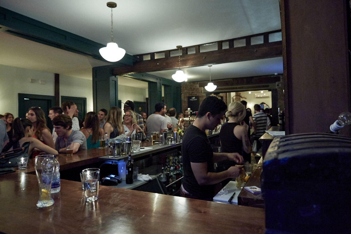 Le bar Chez Dallaire ouvre ses portes dans Pointe St-Charles, juste à temps pour la Saint-Jean!