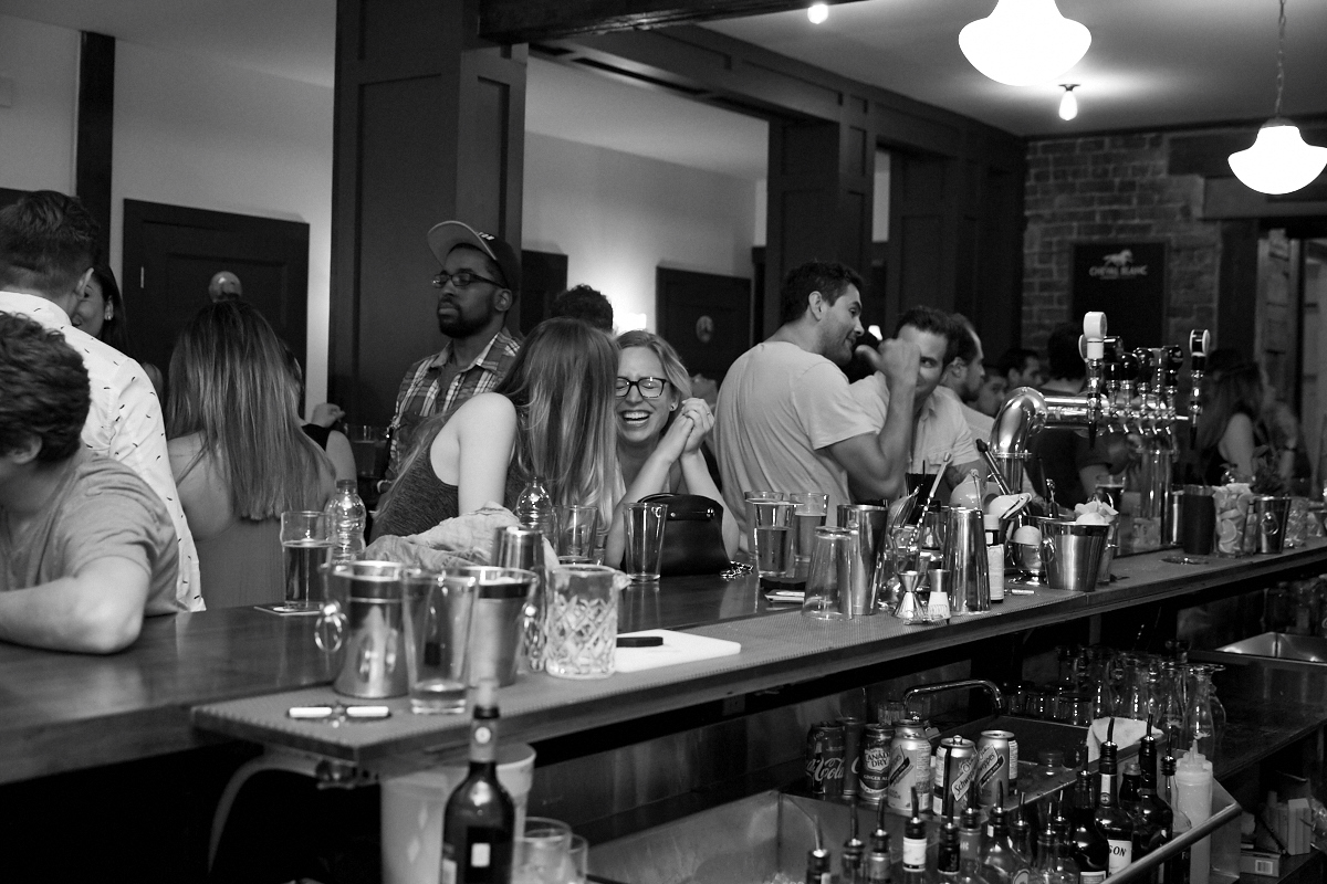 Le bar Chez Dallaire ouvre ses portes dans Pointe St-Charles, juste à temps pour la Saint-Jean!