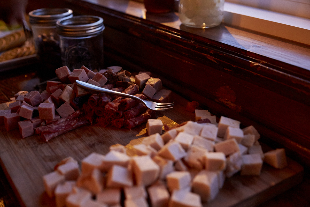 Le bar Chez Dallaire ouvre ses portes dans Pointe St-Charles, juste à temps pour la Saint-Jean!