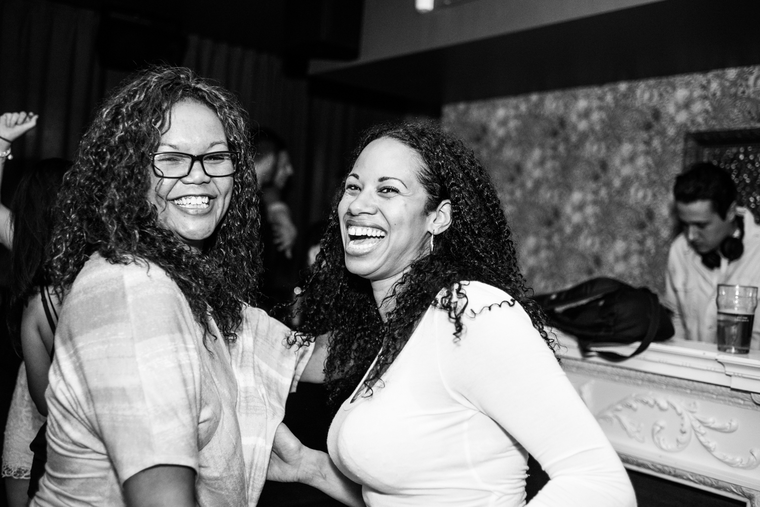 Le Mayfair: un nouveau cocktail bar et salon de thé alcoolisé sur Rachel Est