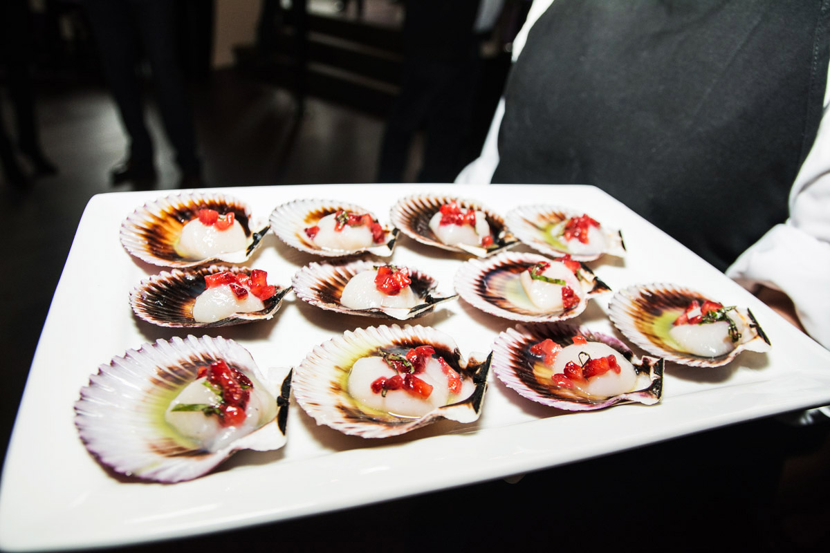 Le restaurant Doca ouvre ses portes dans Griffintown avec des bulles, des huîtres et de la glace!