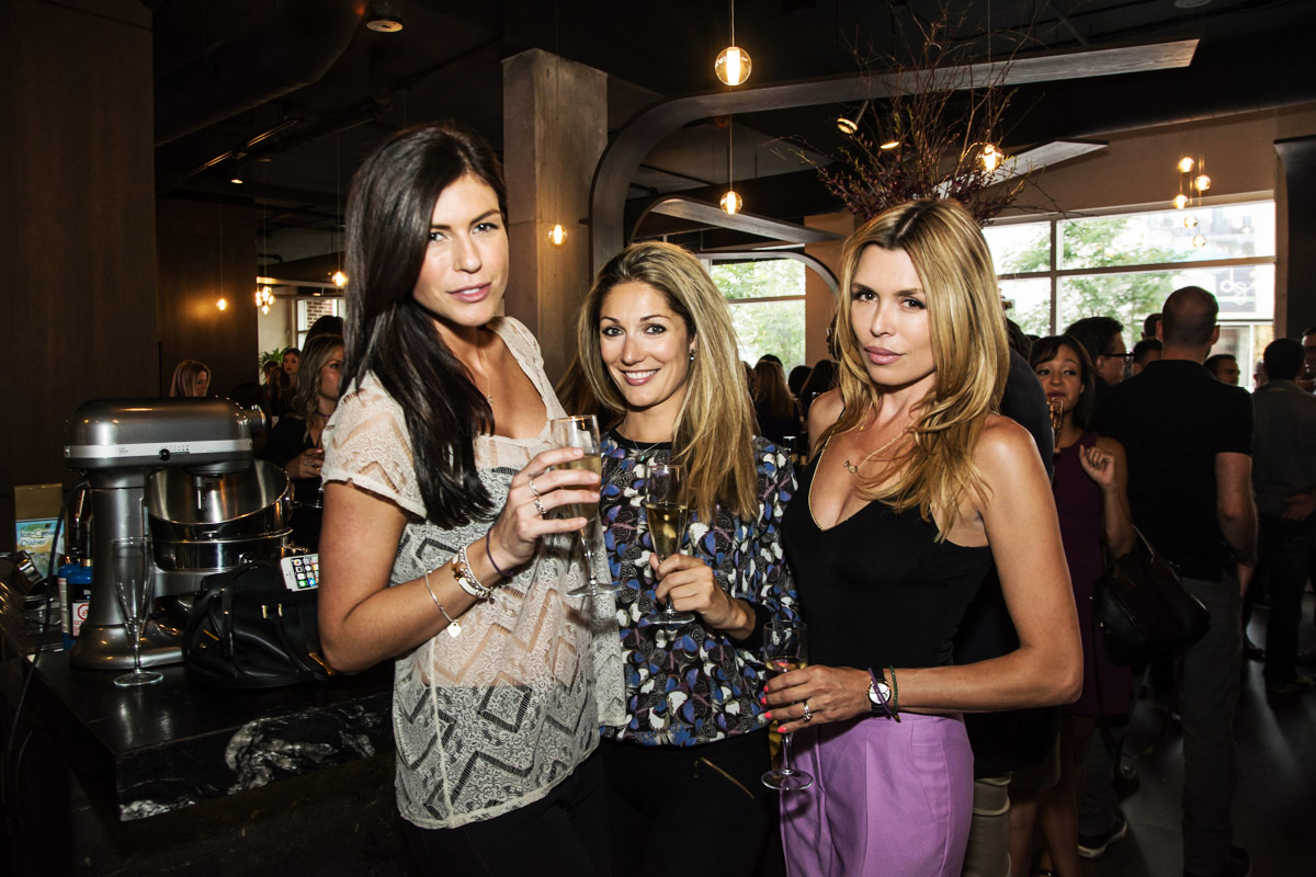 Le restaurant Doca ouvre ses portes dans Griffintown avec des bulles, des huîtres et de la glace!