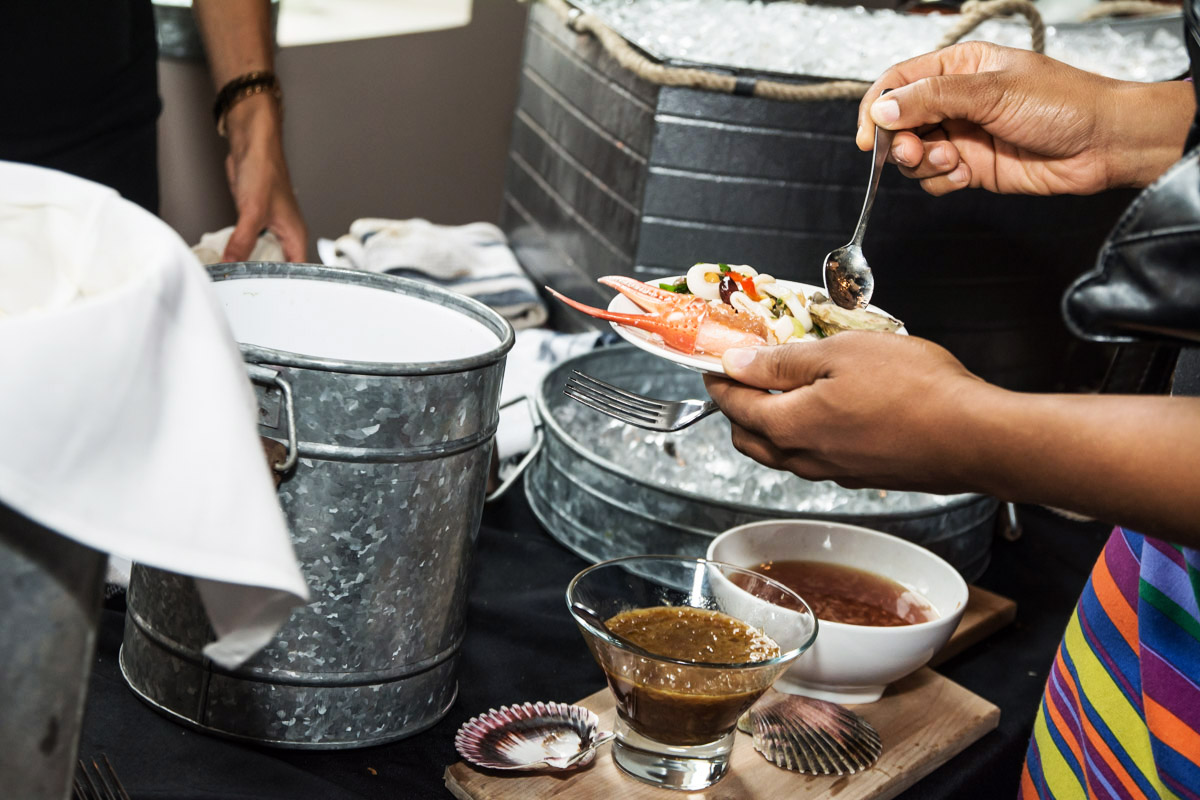Le restaurant Doca ouvre ses portes dans Griffintown avec des bulles, des huîtres et de la glace!
