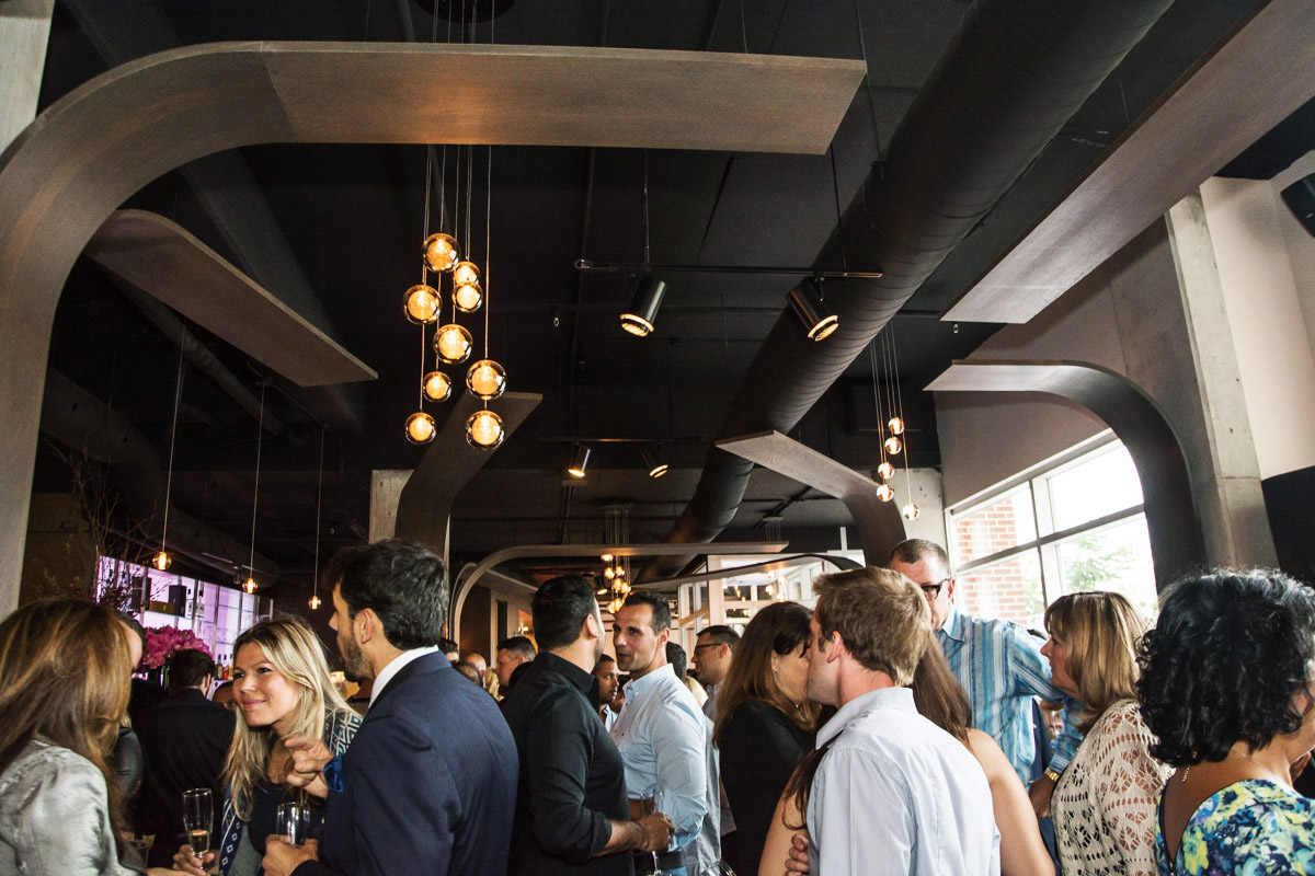 Le restaurant Doca ouvre ses portes dans Griffintown avec des bulles, des huîtres et de la glace!