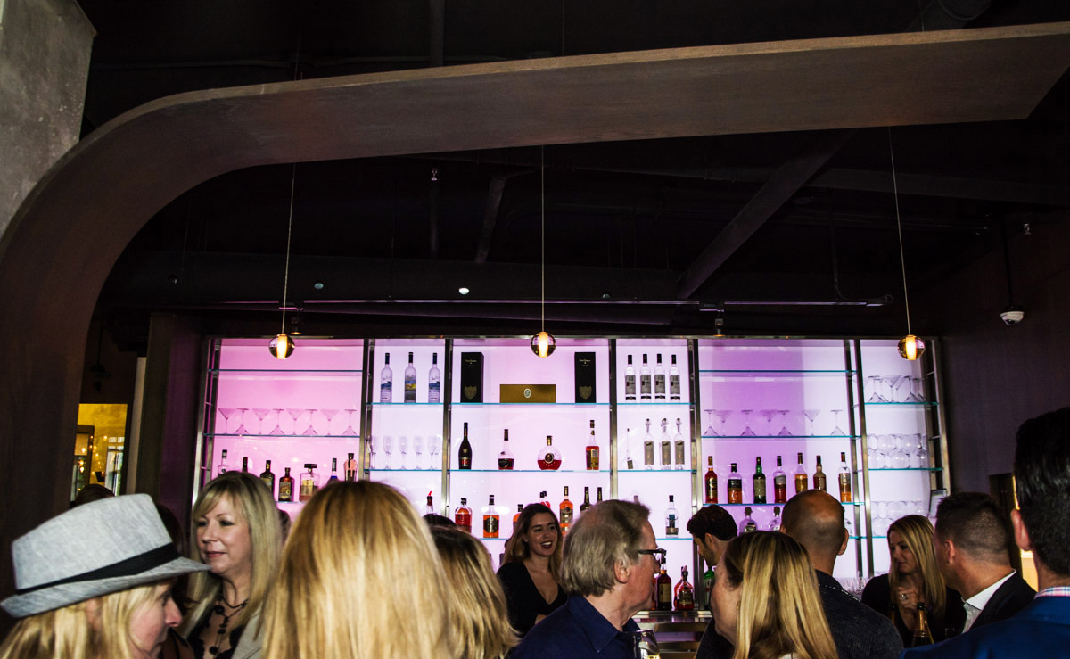 Le restaurant Doca ouvre ses portes dans Griffintown avec des bulles, des huîtres et de la glace!