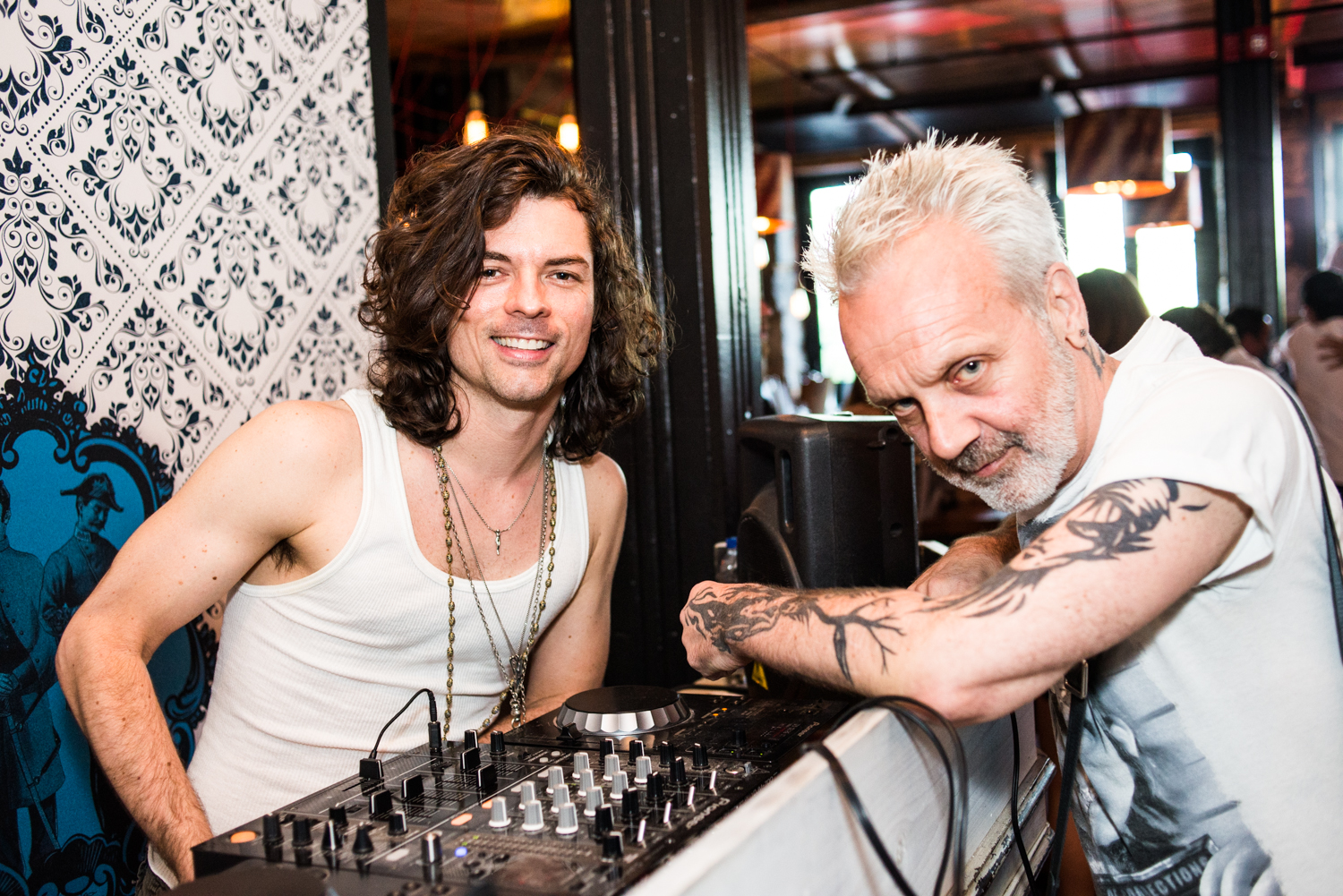 Au diable les tapis rouges, le Jack Saloon déroule son tapis noir pour la F1