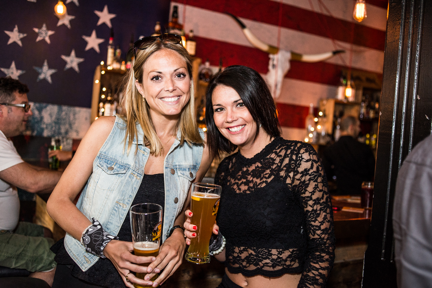 Au diable les tapis rouges, le Jack Saloon déroule son tapis noir pour la F1