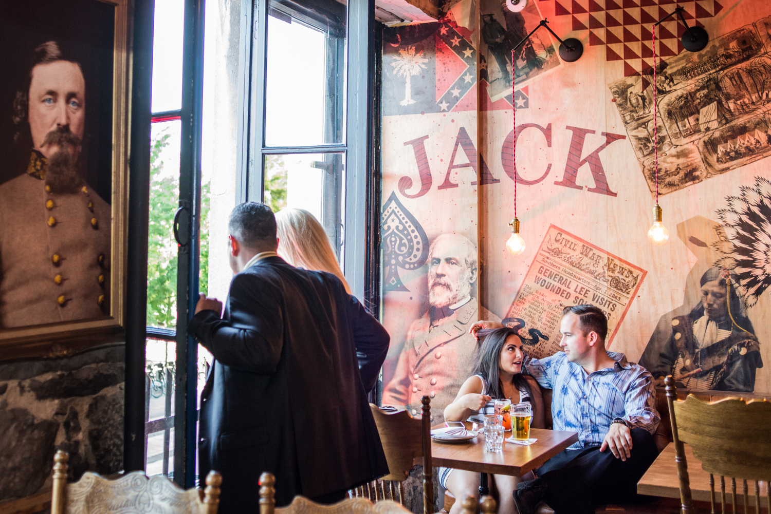 Au diable les tapis rouges, le Jack Saloon déroule son tapis noir pour la F1