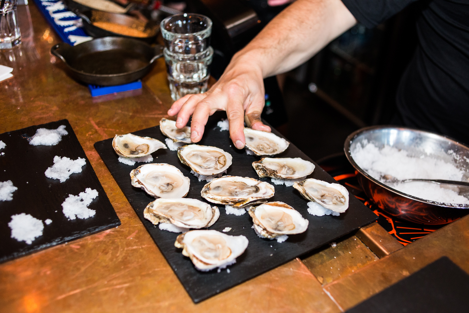 Au diable les tapis rouges, le Jack Saloon déroule son tapis noir pour la F1