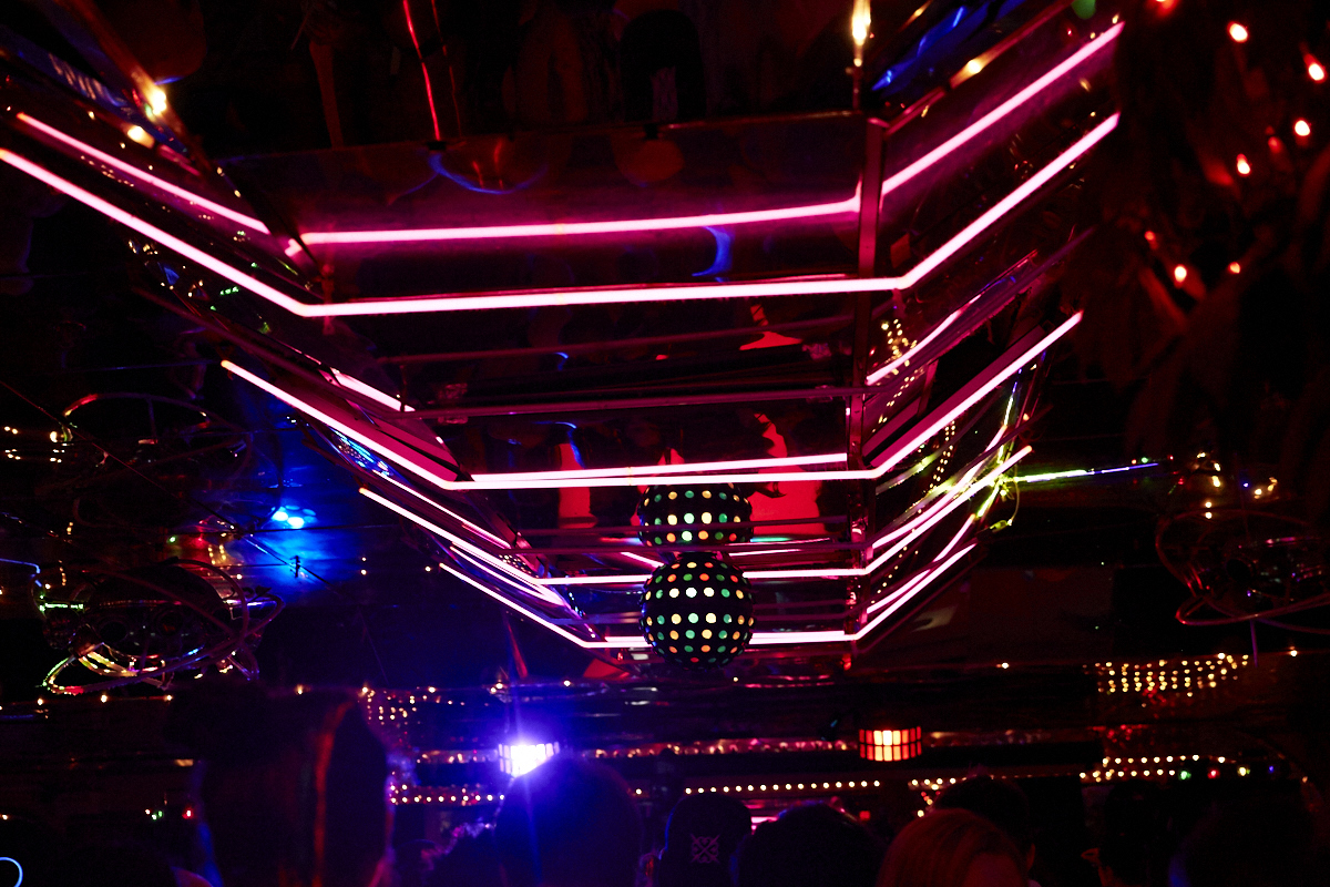 Naive Melody Inauguration à la Salsathèque: Win Butler, Pierre Kwenders et Thomas Von Party font lever la fête