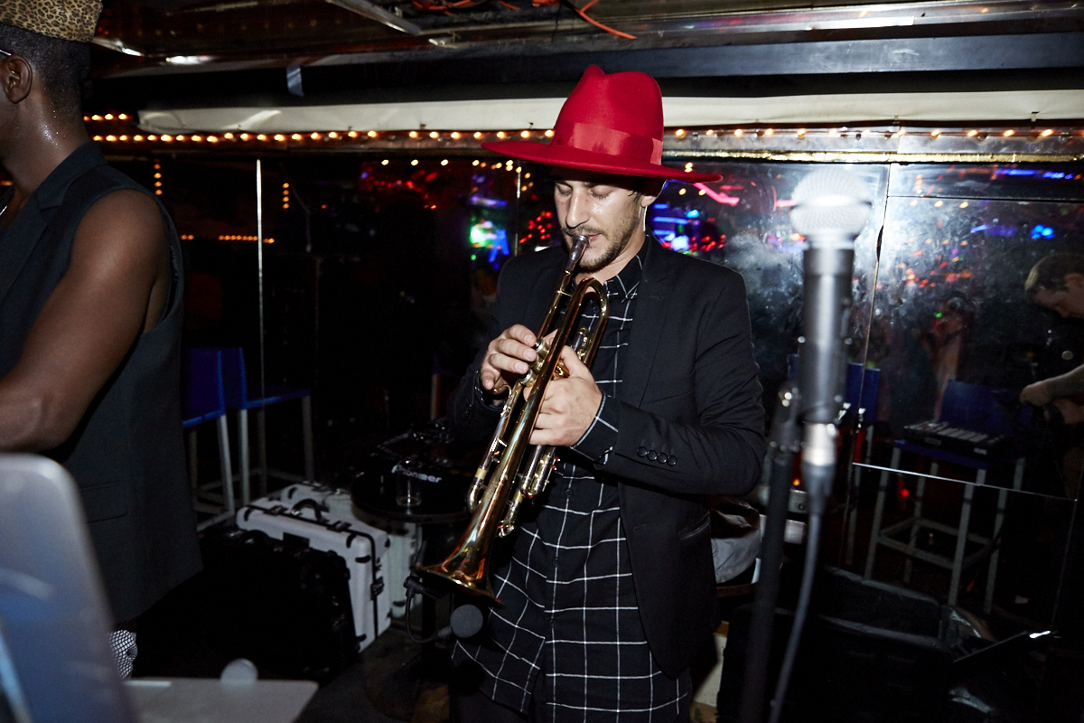 Naive Melody Inauguration à la Salsathèque: Win Butler, Pierre Kwenders et Thomas Von Party font lever la fête