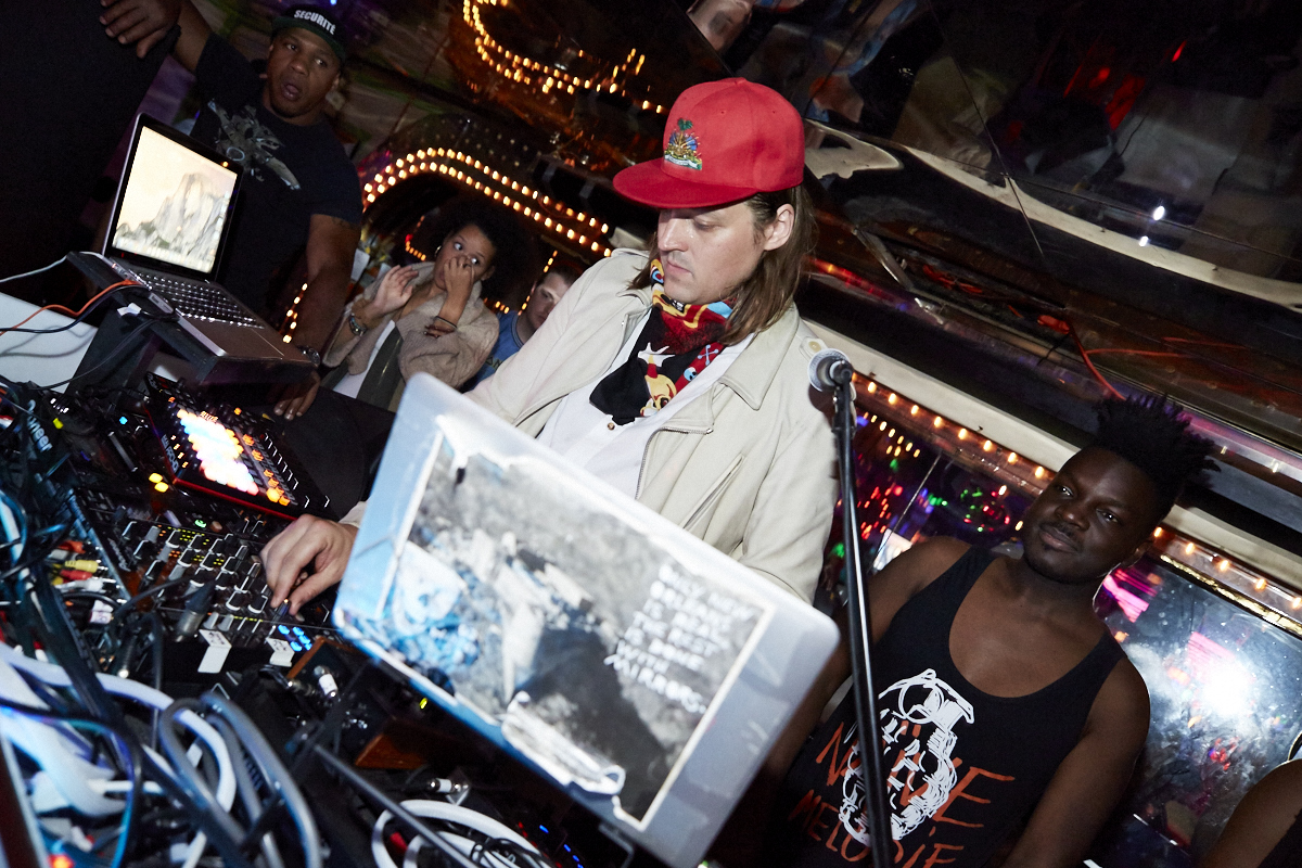 Naive Melody Inauguration à la Salsathèque: Win Butler, Pierre Kwenders et Thomas Von Party font lever la fête