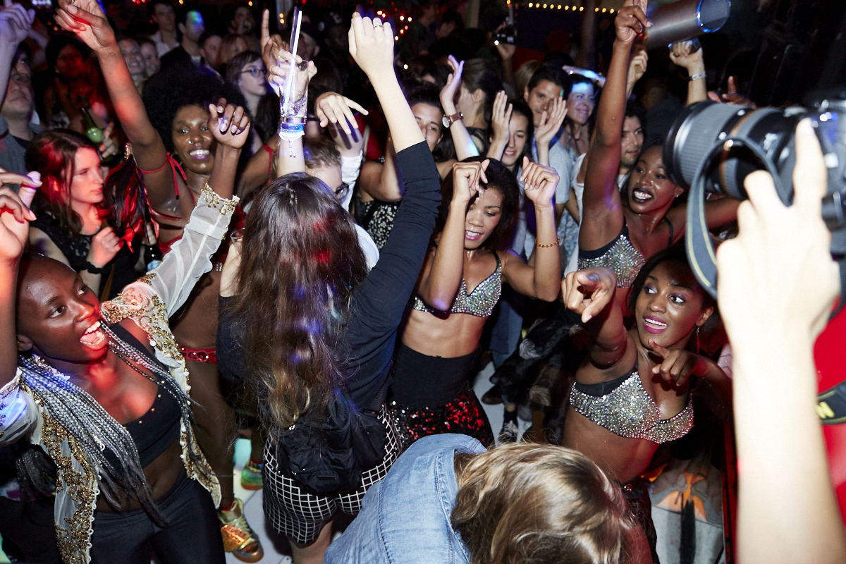 Naive Melody Inauguration à la Salsathèque: Win Butler, Pierre Kwenders et Thomas Von Party font lever la fête