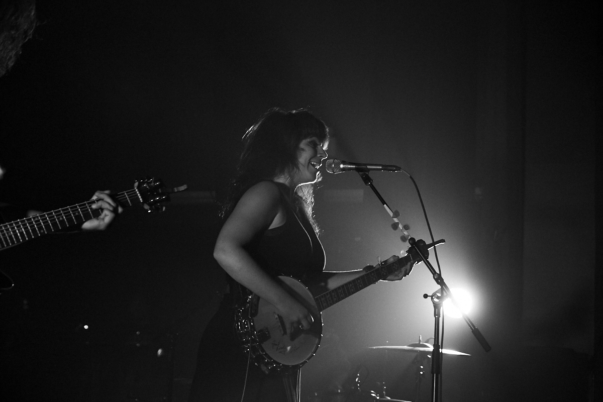 Lisa Leblanc offre un spectacle décoiffant au Club Soda dans le cadre du FIJM