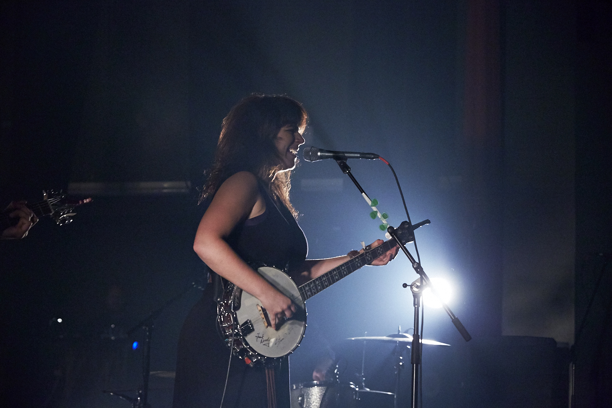 Lisa Leblanc offre un spectacle décoiffant au Club Soda dans le cadre du FIJM