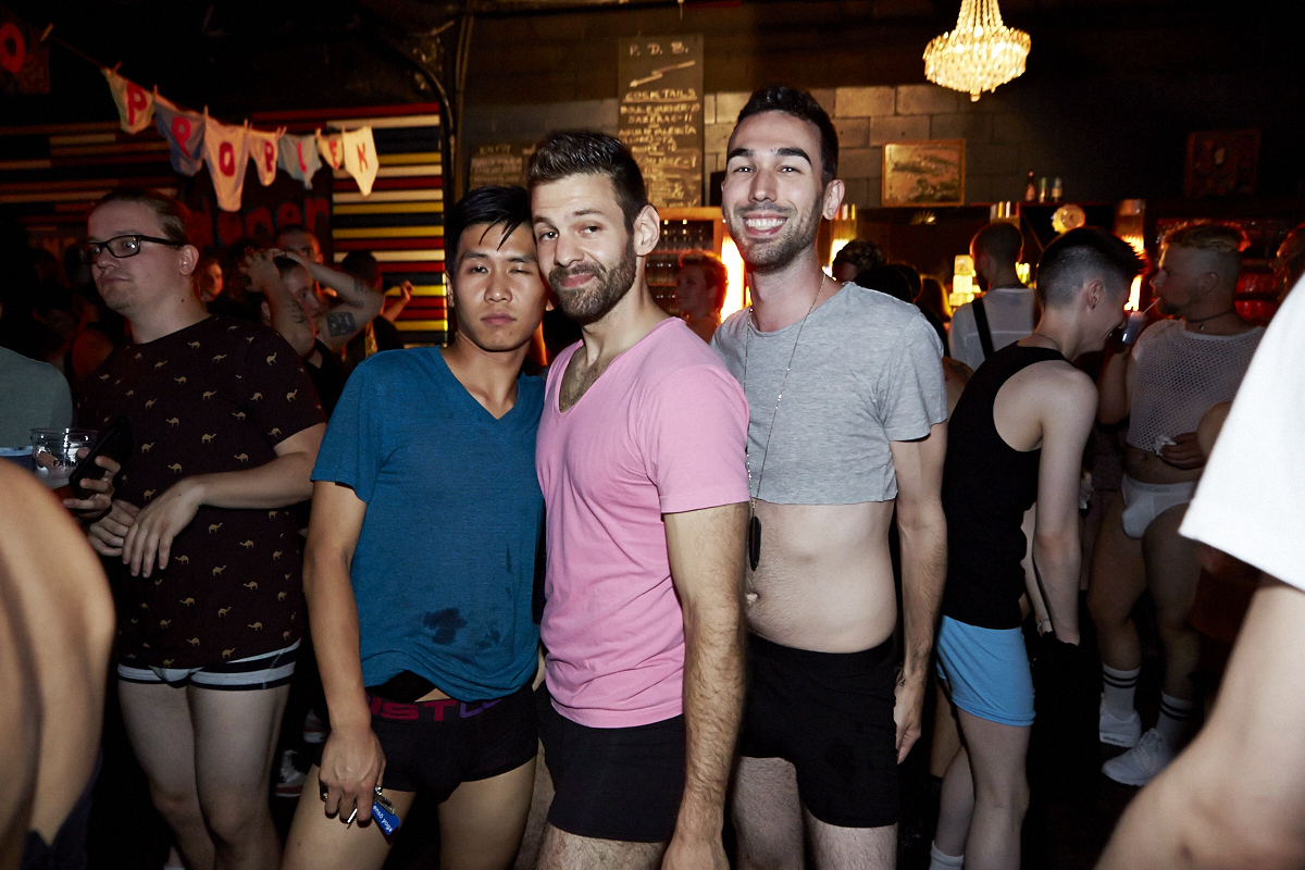 Des Montréalais en bobettes au bar le Ritz pour le party No Pants No Problem!