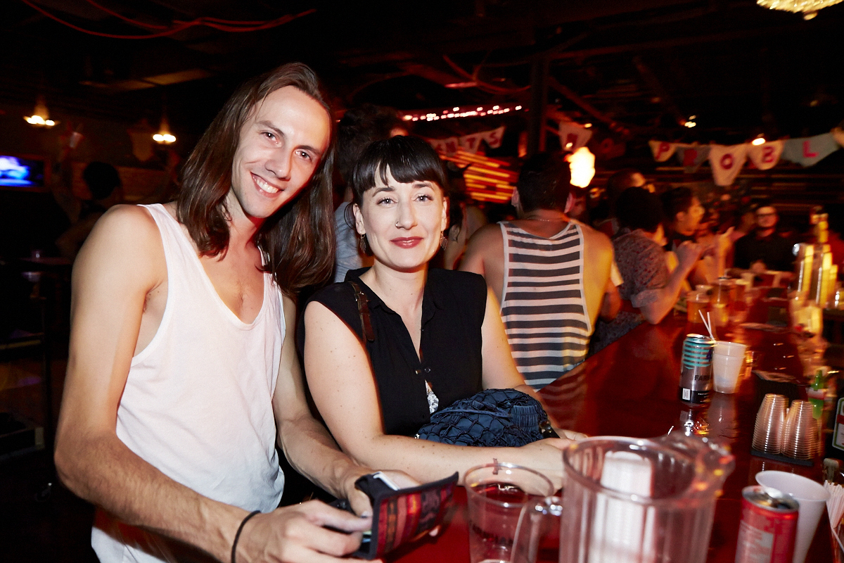 Des Montréalais en bobettes au bar le Ritz pour le party No Pants No Problem!
