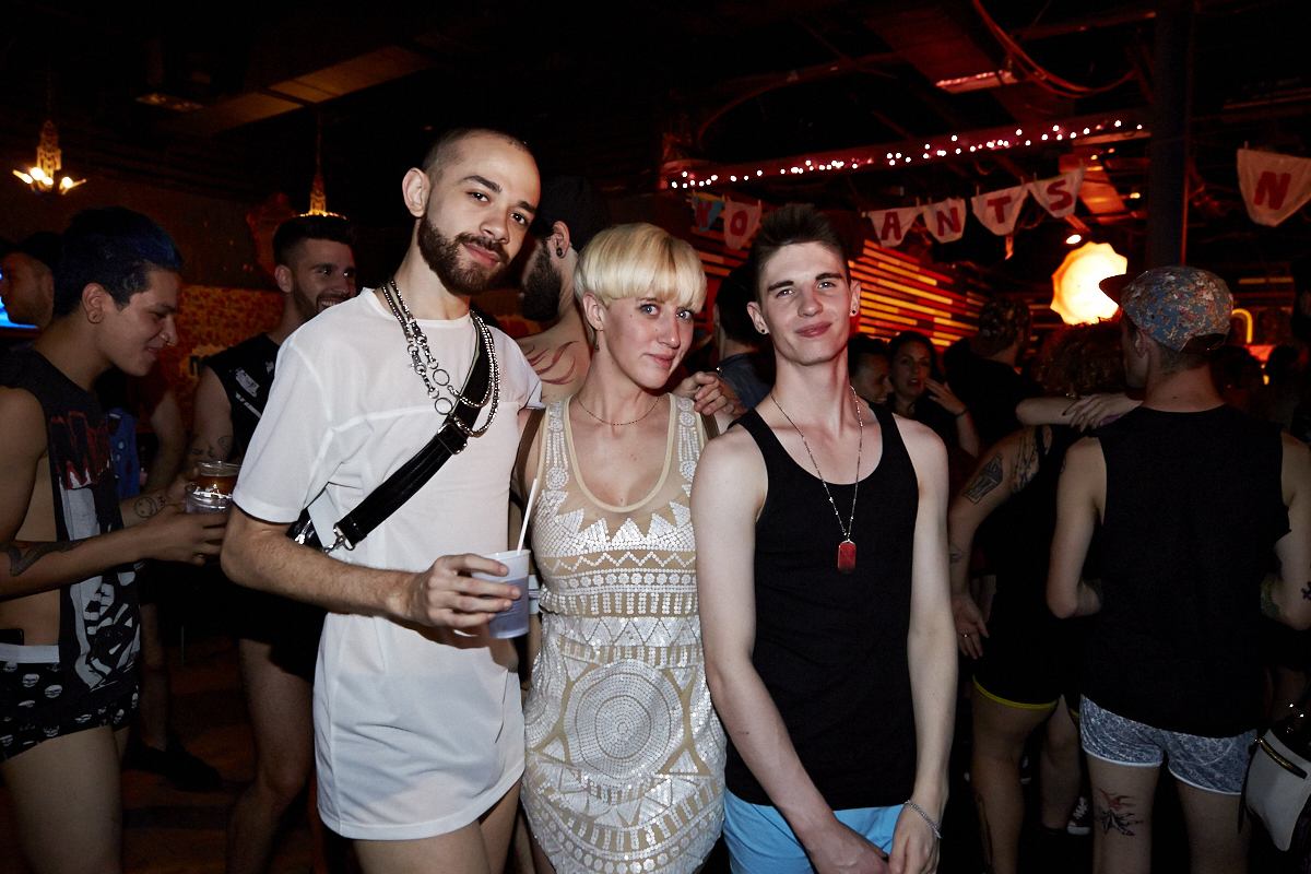 Des Montréalais en bobettes au bar le Ritz pour le party No Pants No Problem!